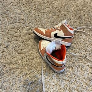 Vibrant Orange Sneakers with Cushioned Sole and Breathable Mesh